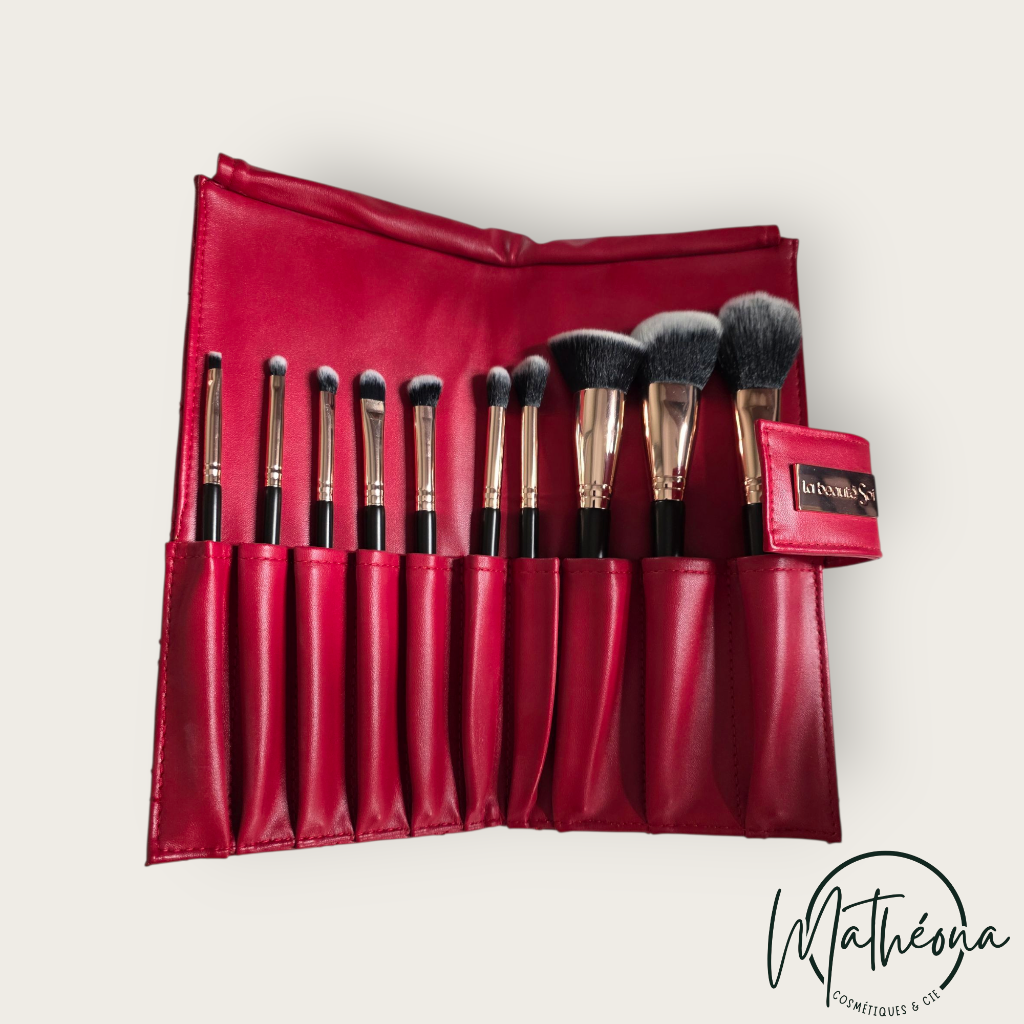 Coffret de 10 pinceaux avec sa pochette de transport rouge